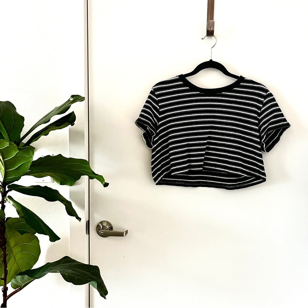 BDG BLACK AND WHITE STRIPED CROP TOP